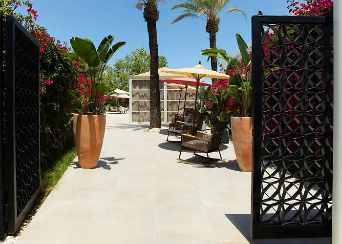 Me Ibiza - The Leading Of The World Santa Eularia des Riu