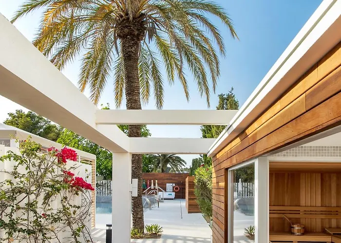 Me Ibiza - The Leading Of The World Santa Eularia des Riu