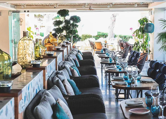 Me Ibiza - The Leading Of The World Santa Eularia des Riu