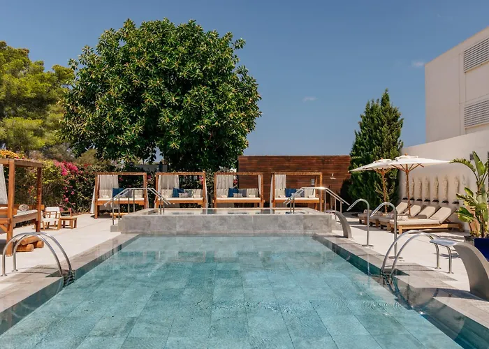 Me Ibiza - The Leading Of The World Santa Eularia des Riu